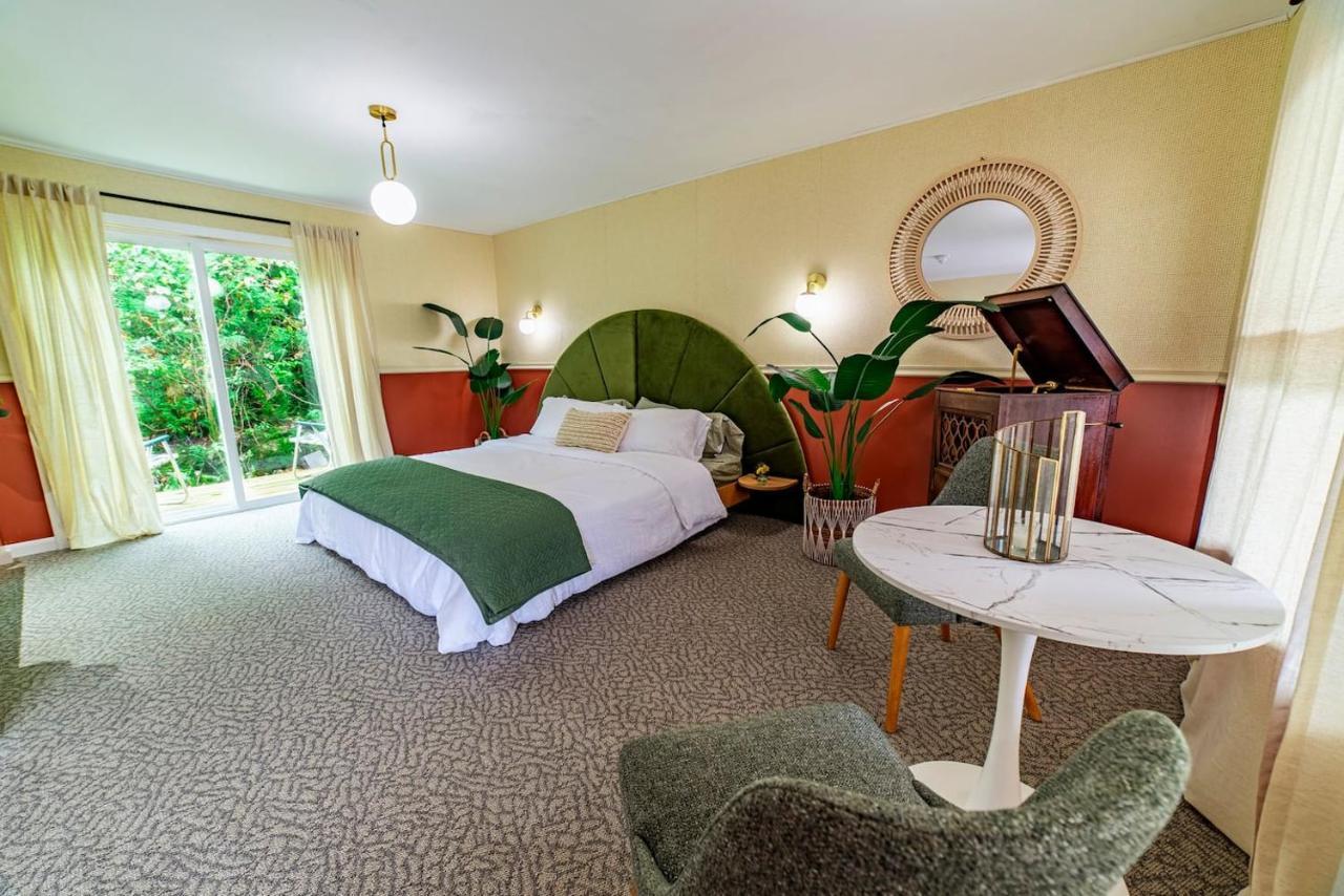 The Springs Motel New Ashford ภายนอก รูปภาพ
