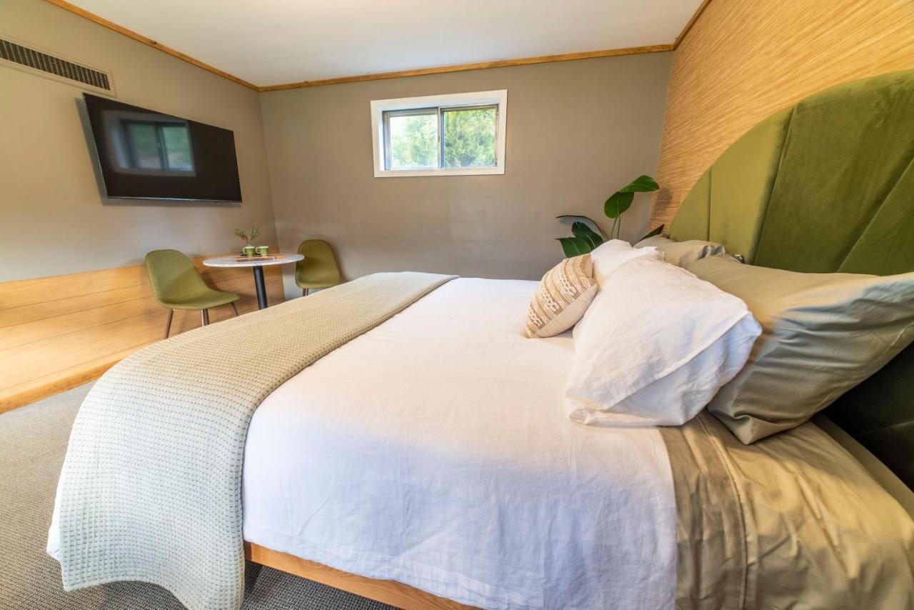 The Springs Motel New Ashford ภายนอก รูปภาพ