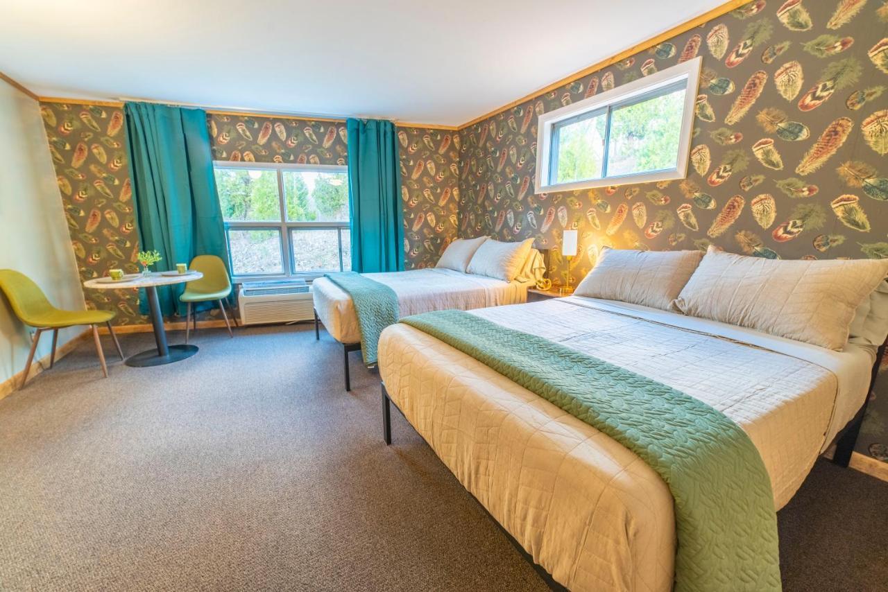 The Springs Motel New Ashford ภายนอก รูปภาพ