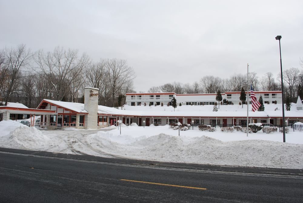 The Springs Motel New Ashford ภายนอก รูปภาพ